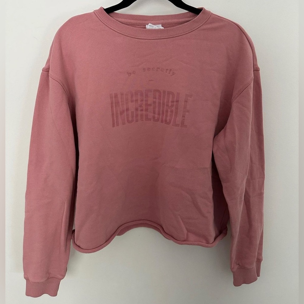 cropped sweatshirt, perfect for all year around!
